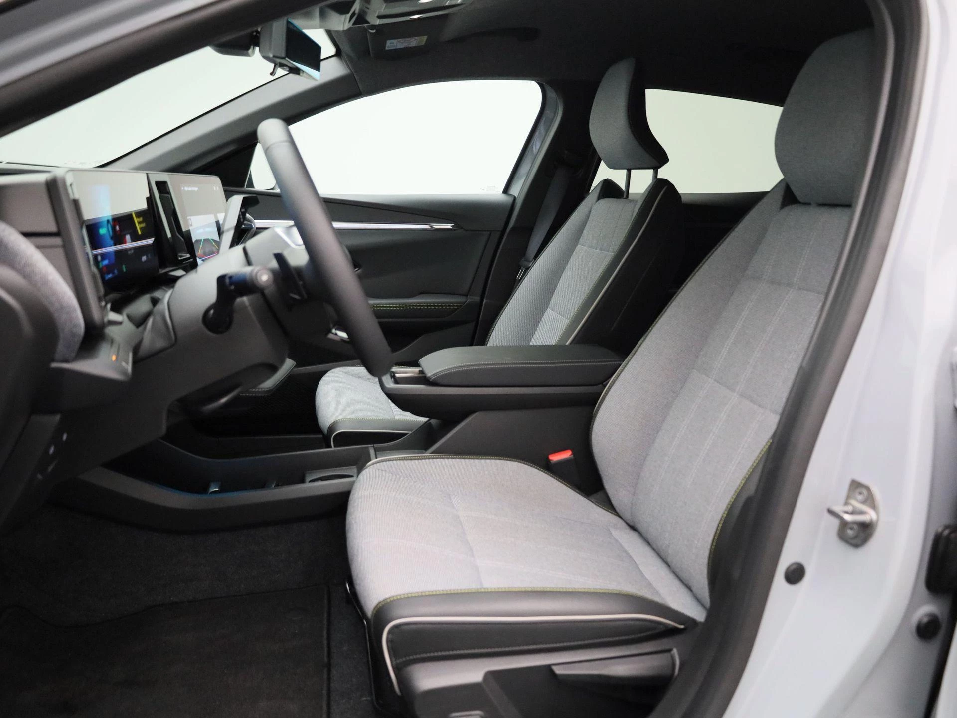 Renault-Megane E-Tech-image-9