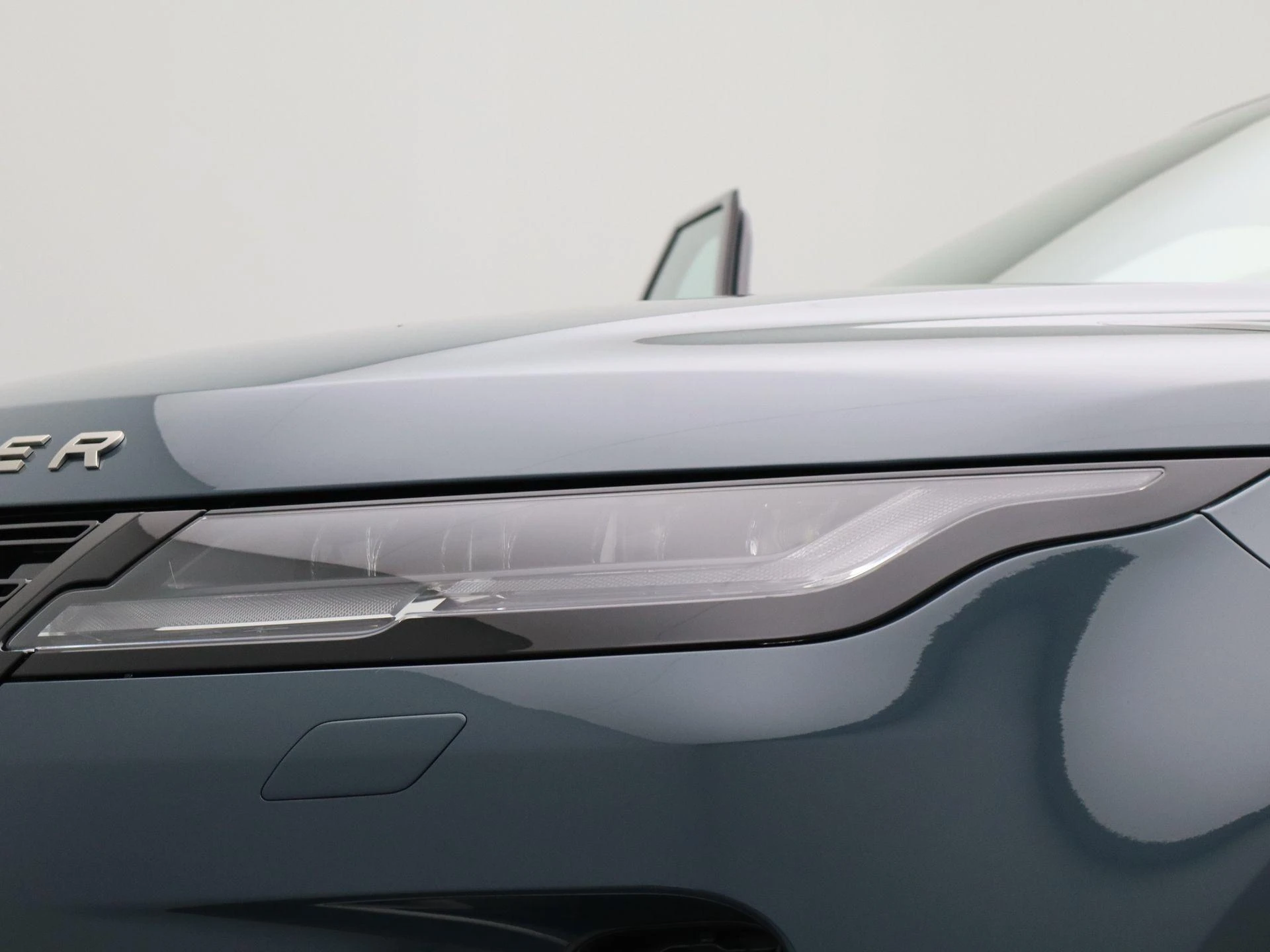 Land Rover-Range Rover Evoque-image-13