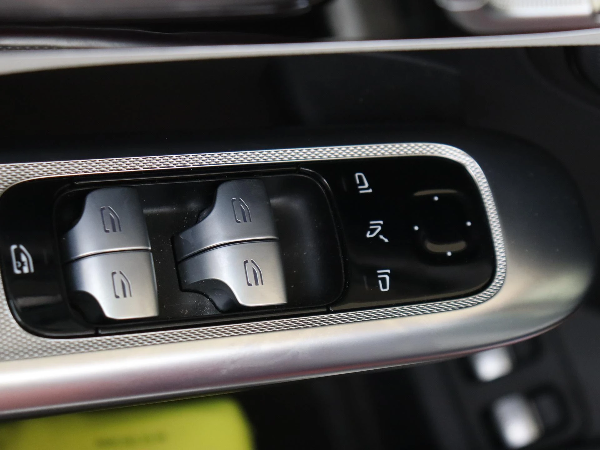 Mercedes-Benz-GLC-image-25