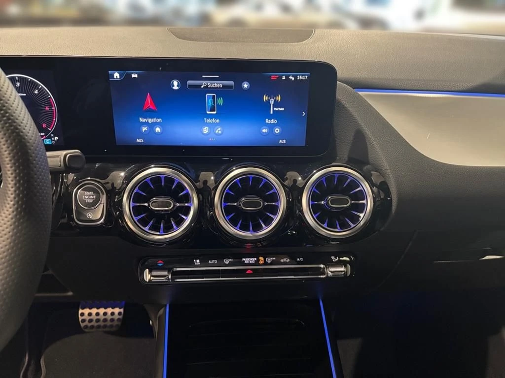 Mercedes-Benz-GLA 200 d-image-7