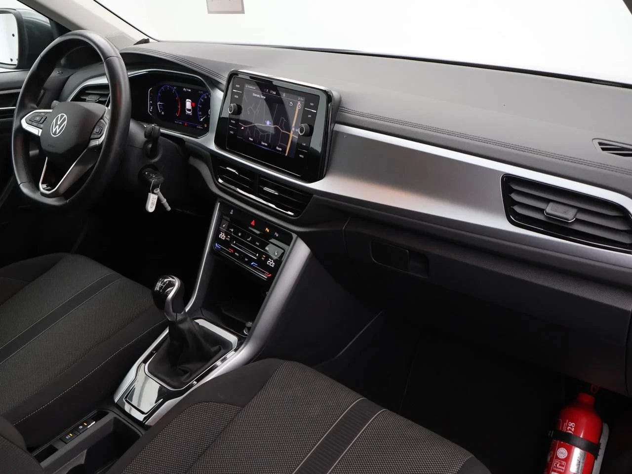 Volkswagen-T-Roc-image-10