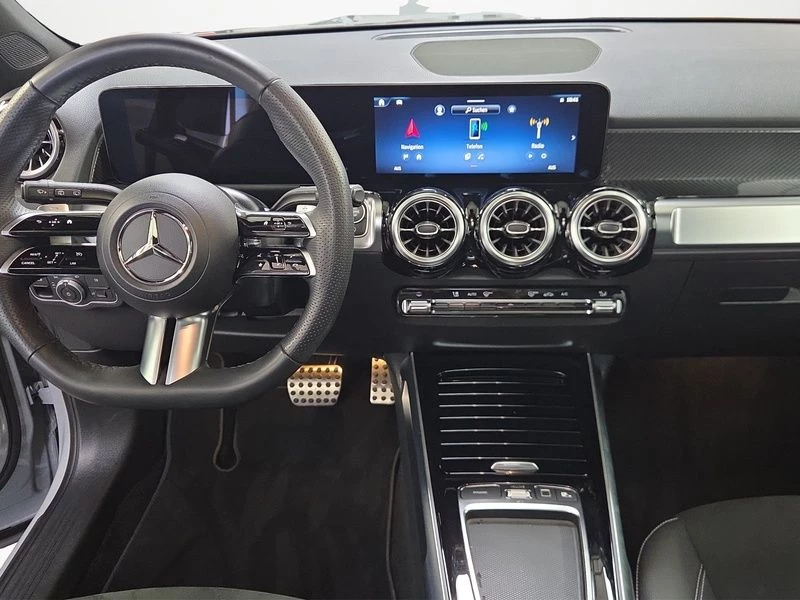 Mercedes-Benz-GLB-image-12