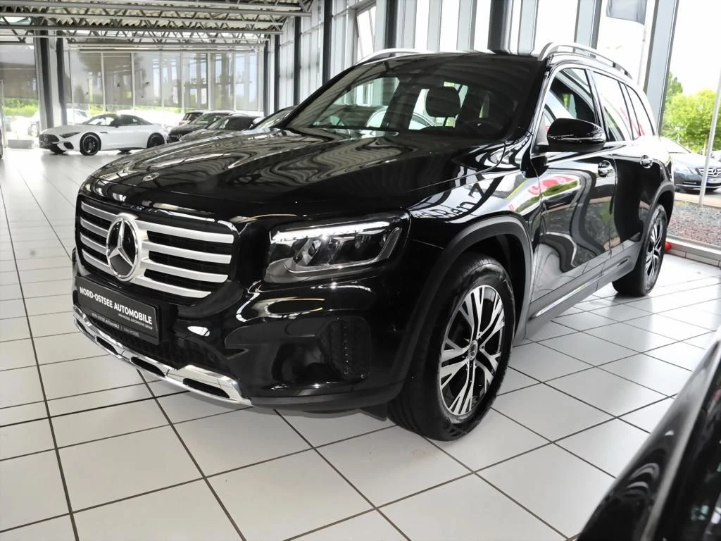 Mercedes-Benz-GLB 200 d-image-5