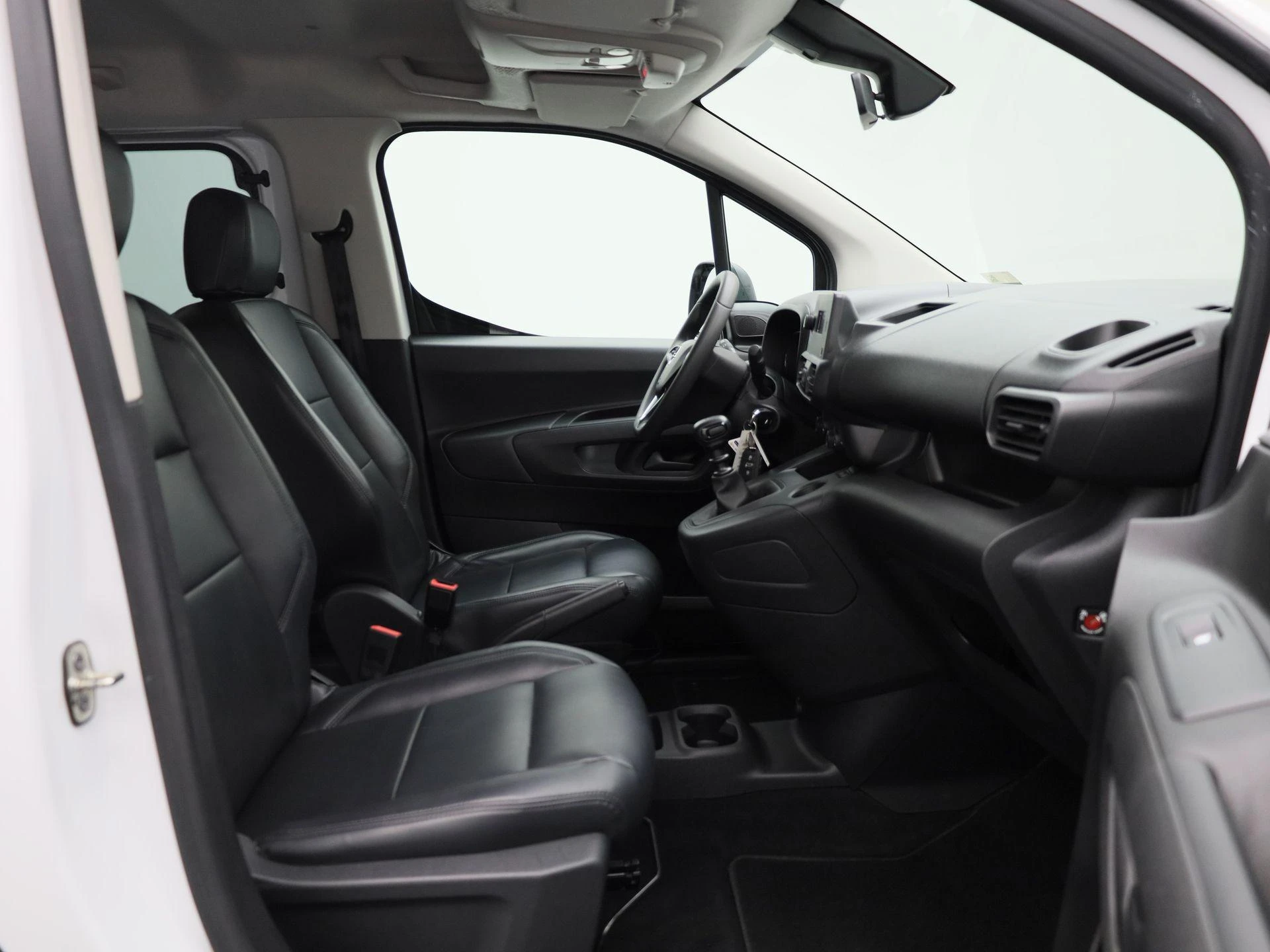 Opel-Combo Life-image-9