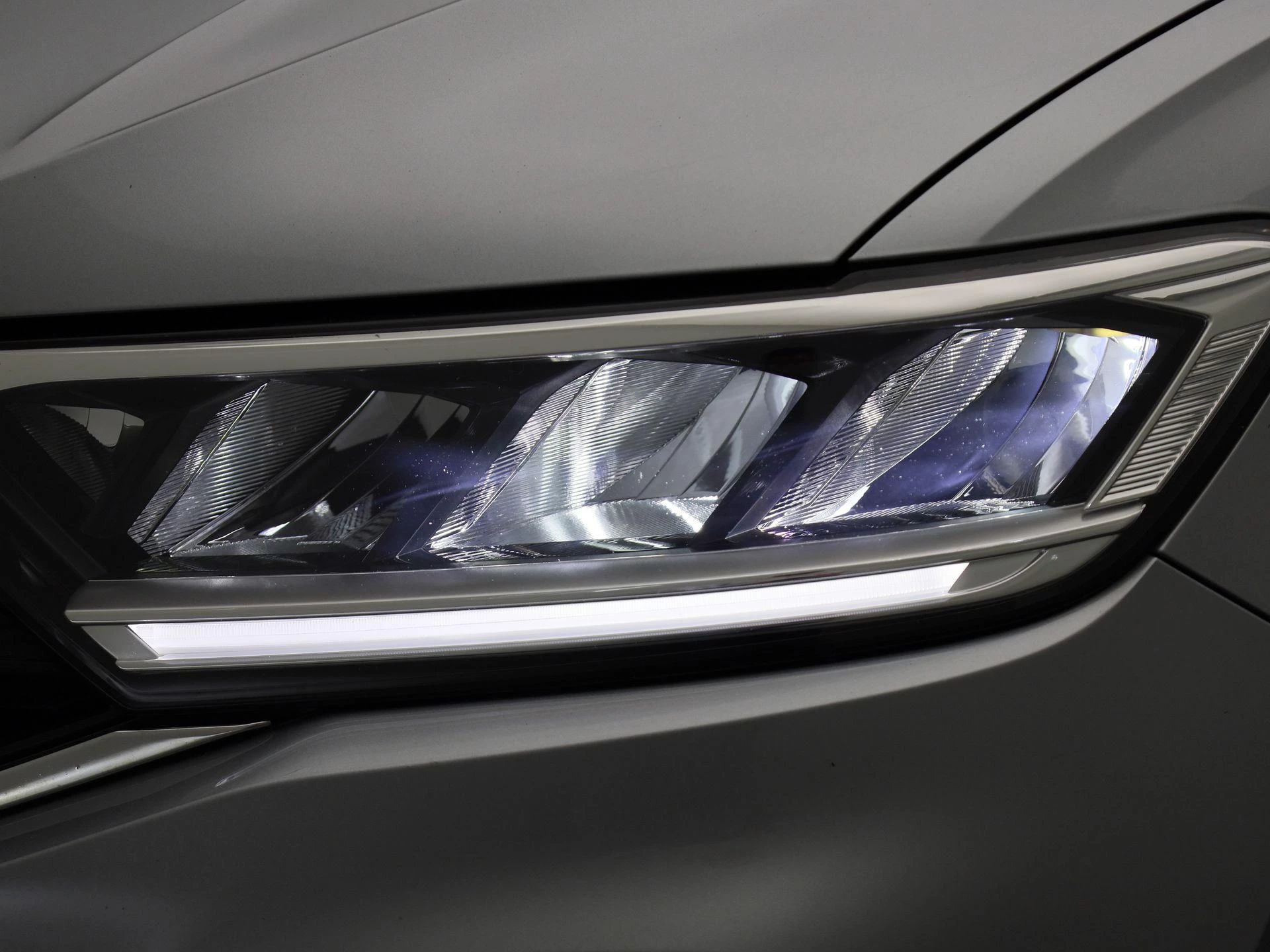 Volkswagen-T-Roc-image-13
