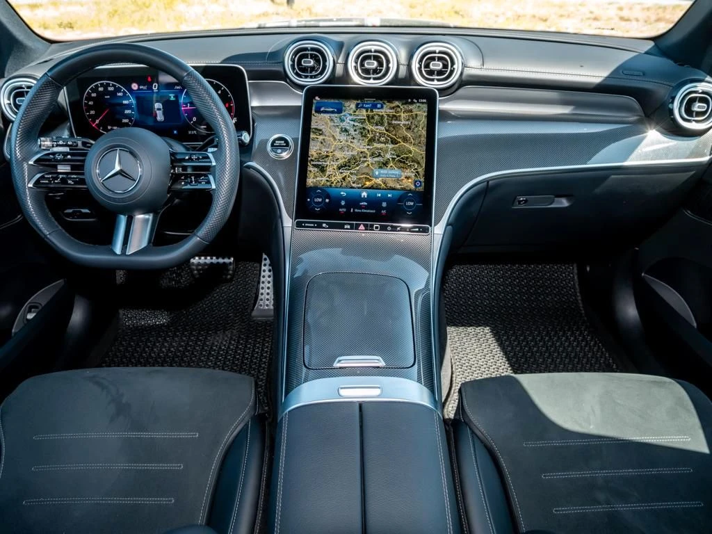 Mercedes-Benz-GLC 300 d-image-13