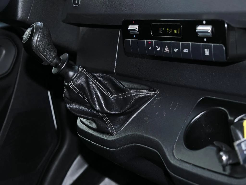 Mercedes-Benz-Sprinter 317-image-11