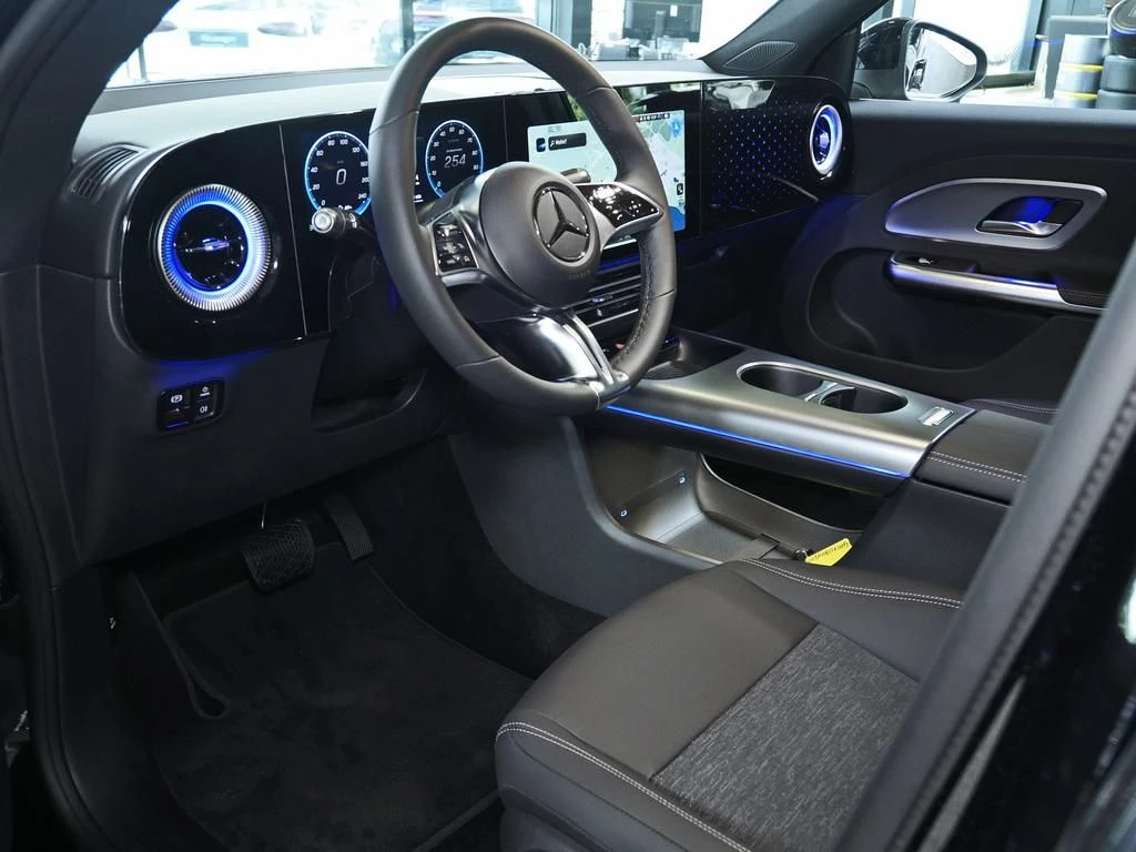 Mercedes-Benz-GLB 250+-image-5