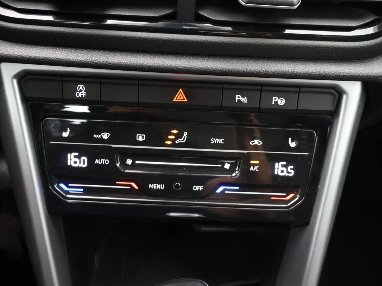 Volkswagen T-Roc T-Roc Life Business 1.5TSI 150PK *AUTOMAAT*TREKHAAK*CAMERA*PDC*ACC*VIRTUAL COCKPIT*APP-CONNECT*ZETELVERWARMING*...*