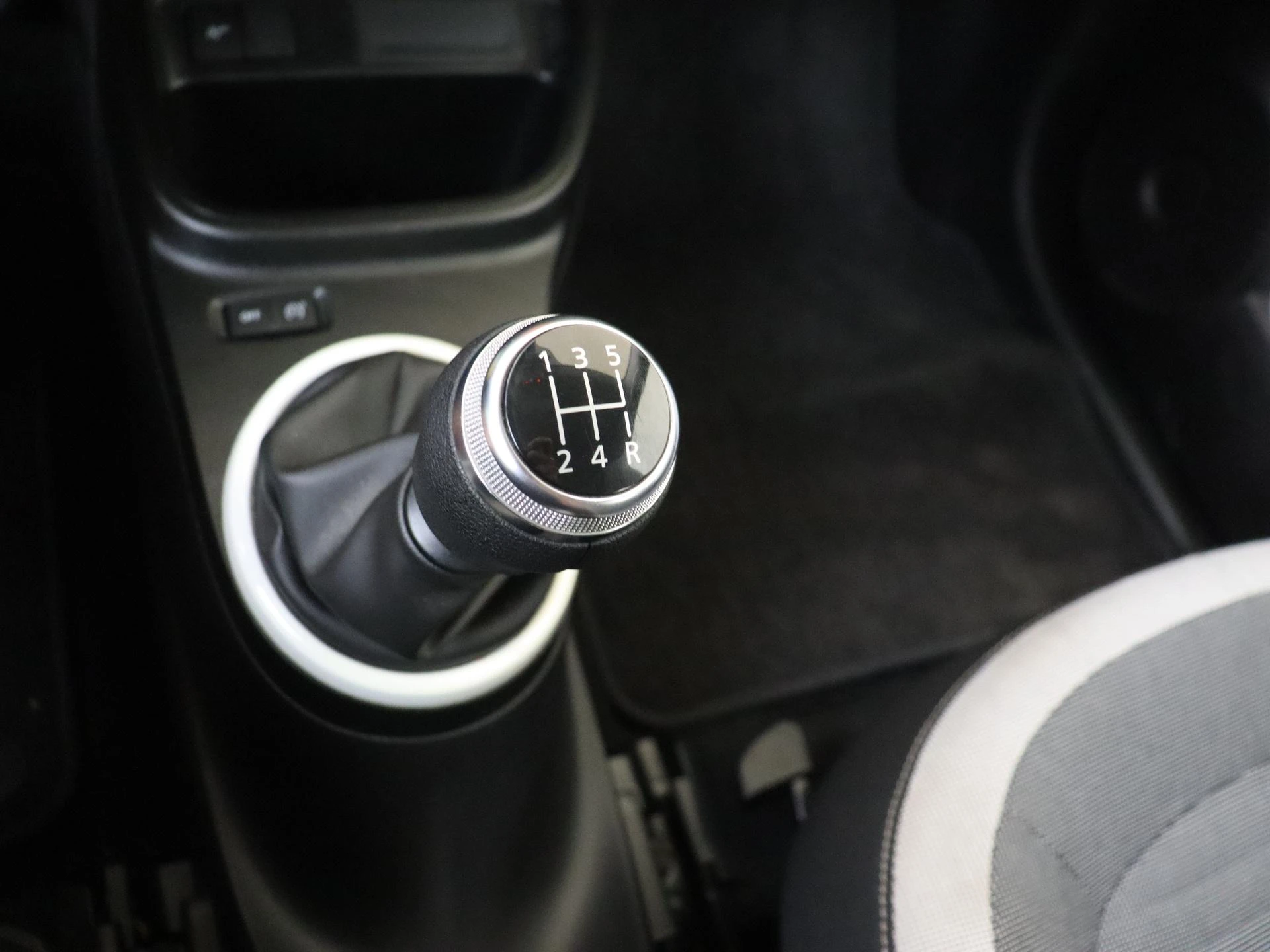 Renault-Twingo-image-18
