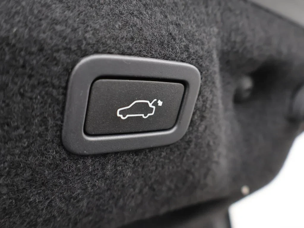 Jaguar-XE-image-13