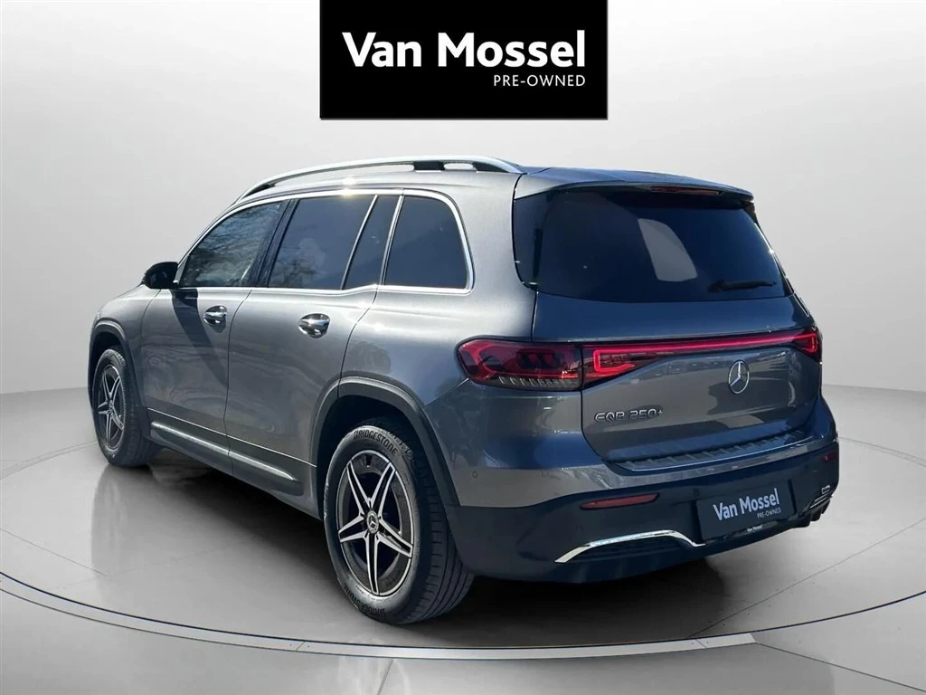 Mercedes-Benz-EQB-image-6