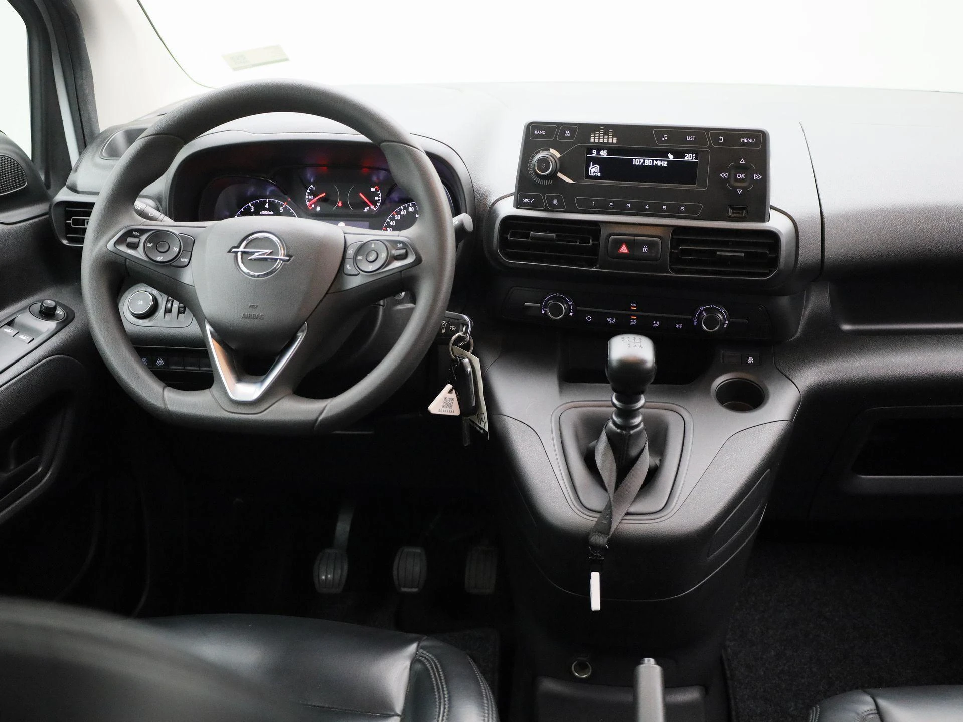 Opel-Combo Life-image-6