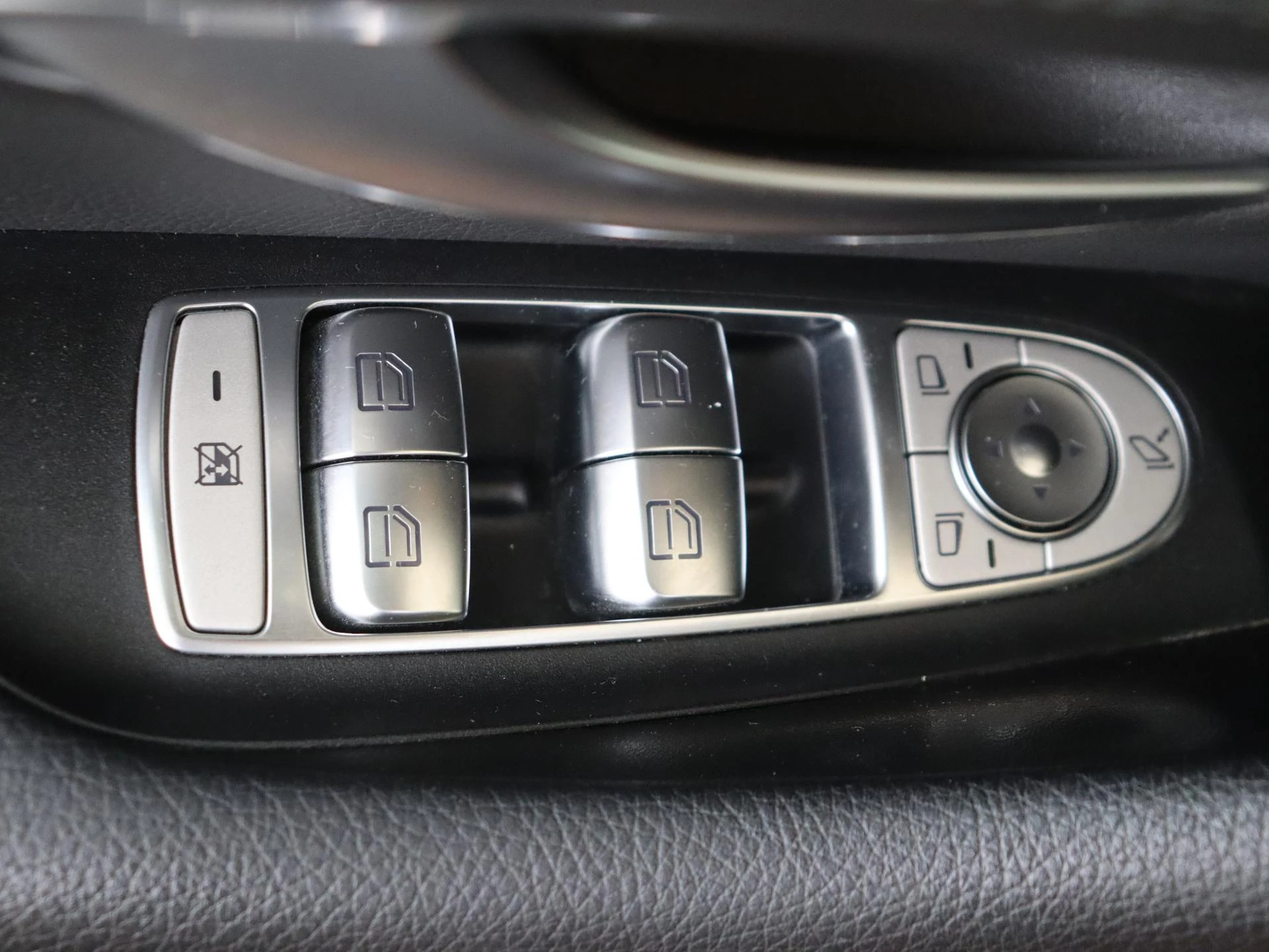Mercedes-Benz-E-Klasse-image-25
