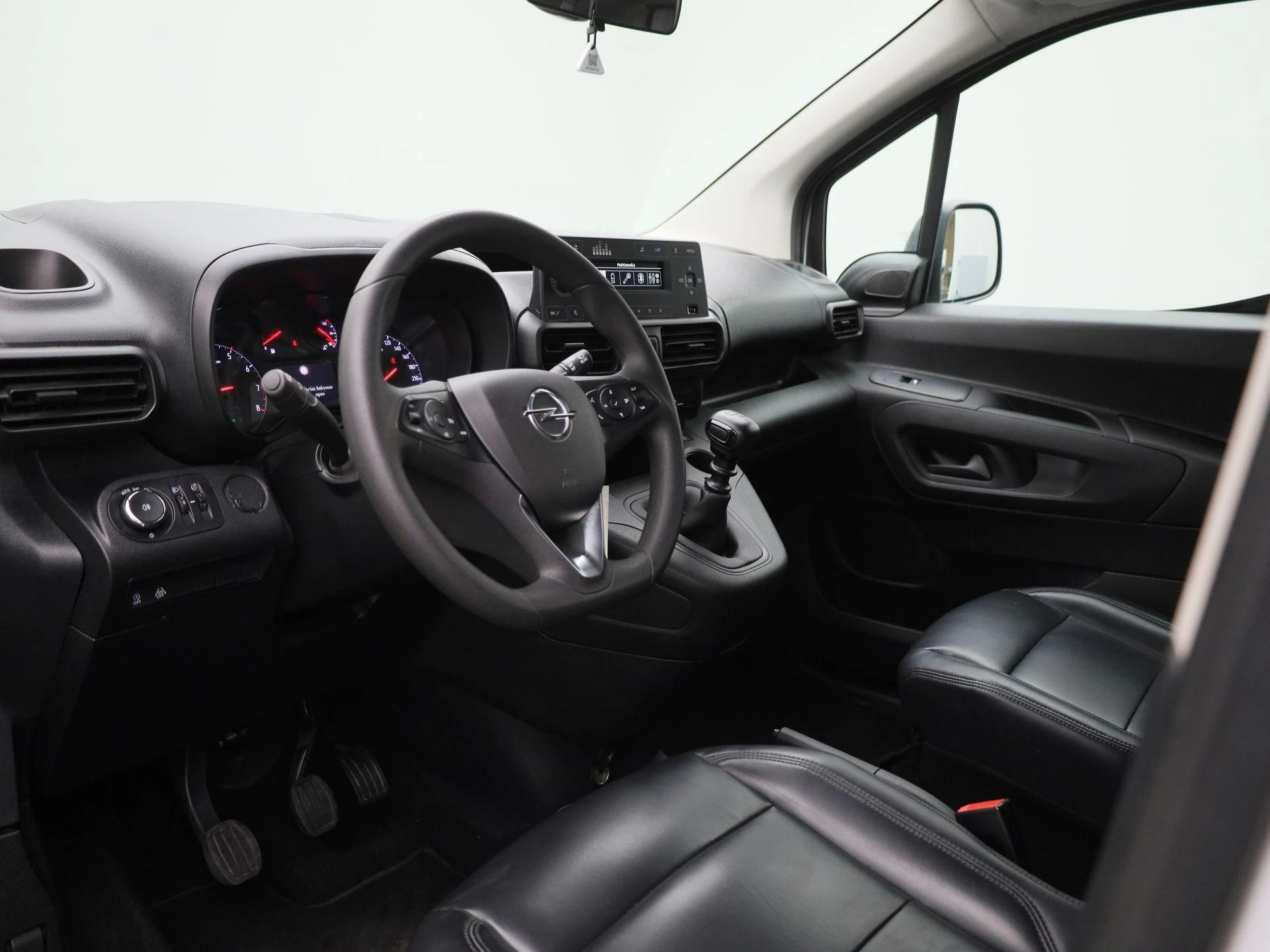 Opel-Combo Life-image-28