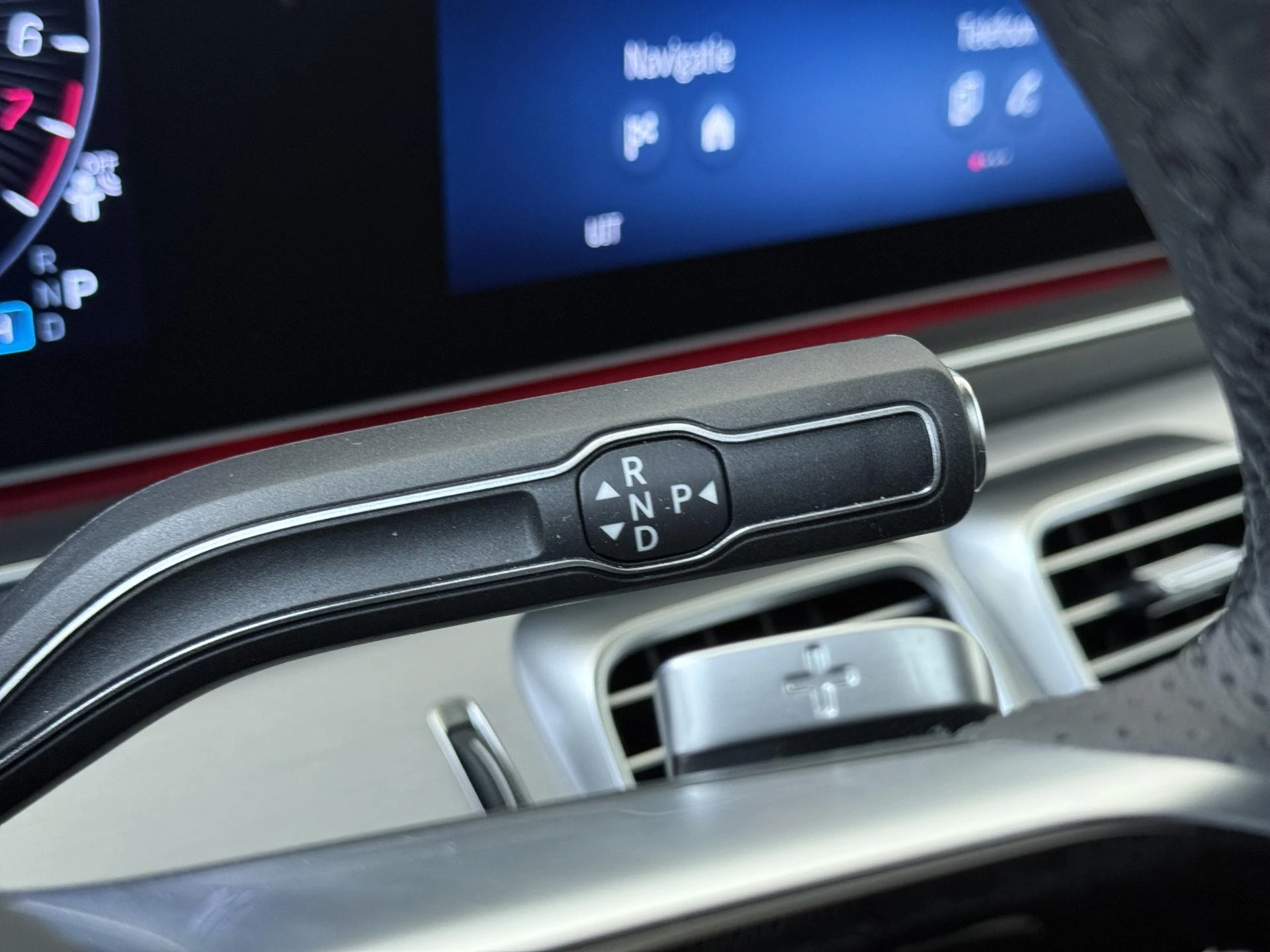 Mercedes-Benz-GLE-image-13