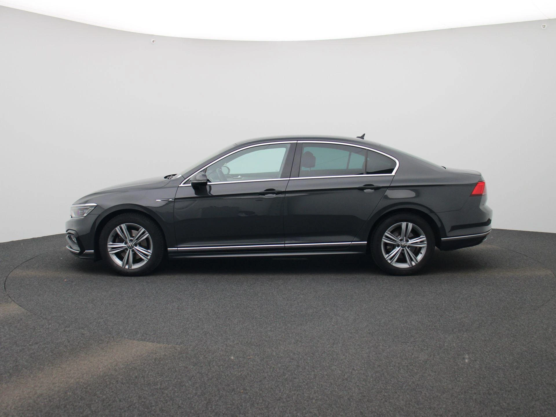 Volkswagen-Passat-image-3
