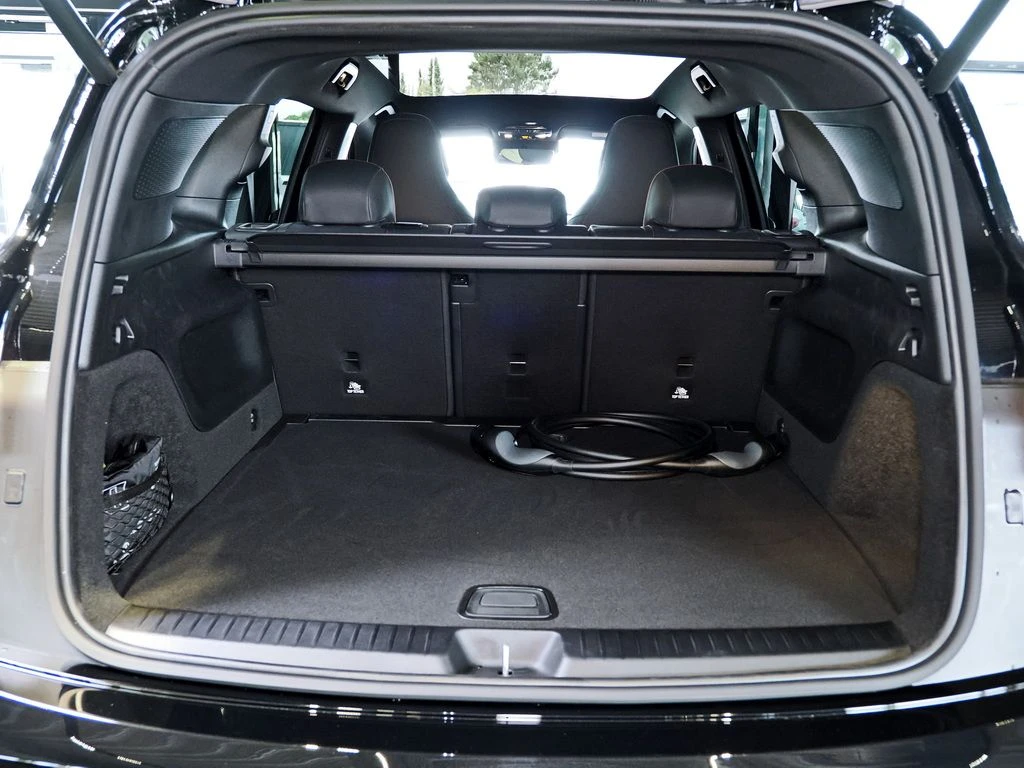 Mercedes-Benz-GLB 250+-image-13