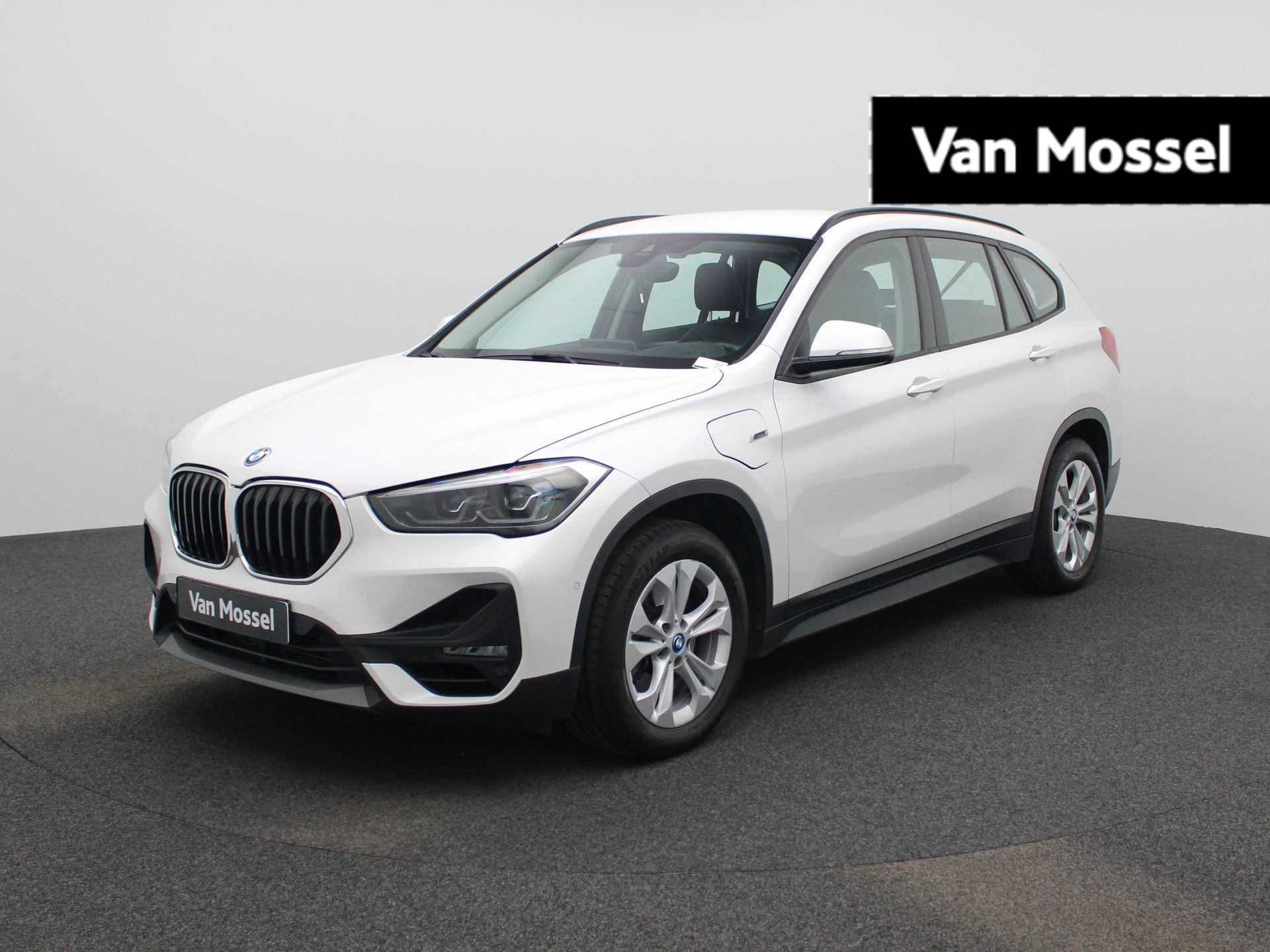 BMW-X1-image-0