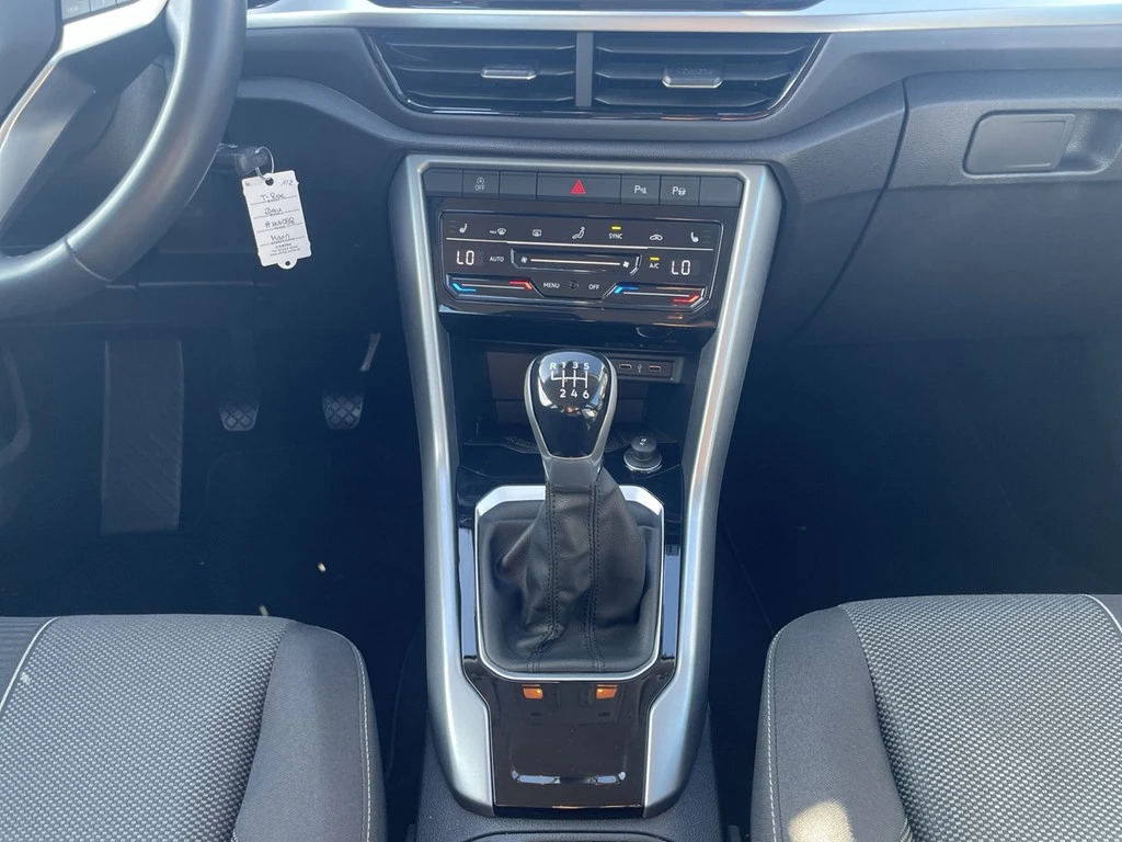 Volkswagen-T-Roc-image-8