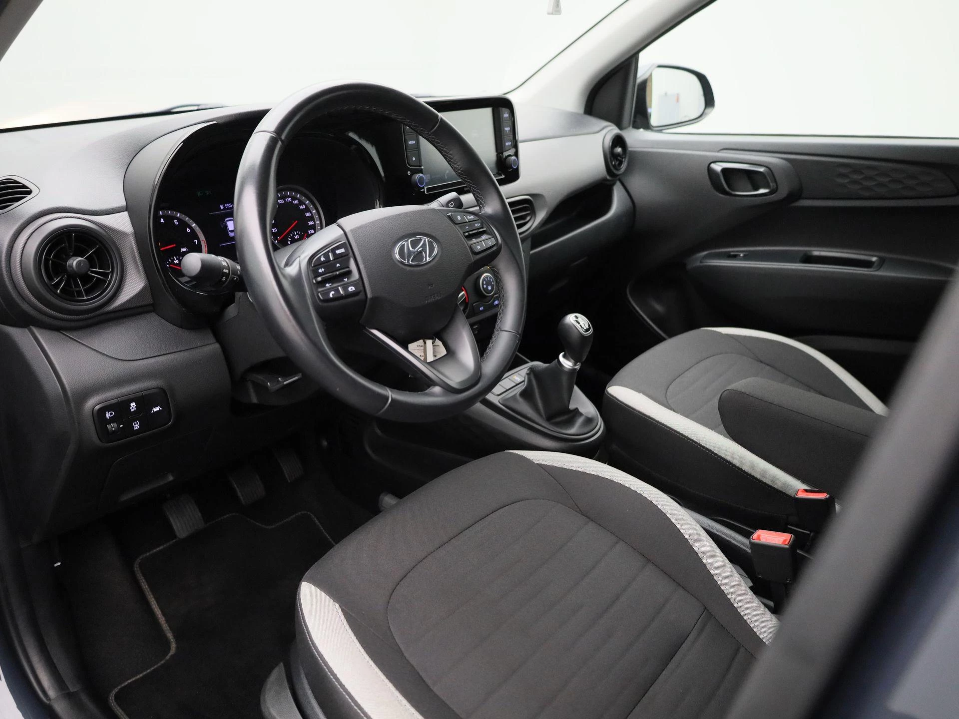 Hyundai-i10-image-15