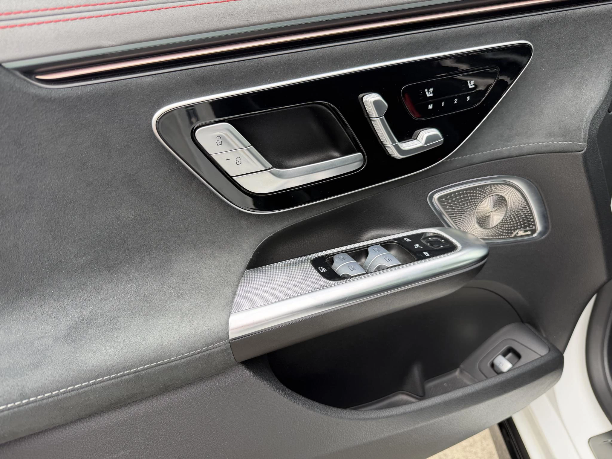 Mercedes-Benz EQE 350 AMG Line + LEDER + DIGITAL LIGHT + BURMESTER + PANO DAK +