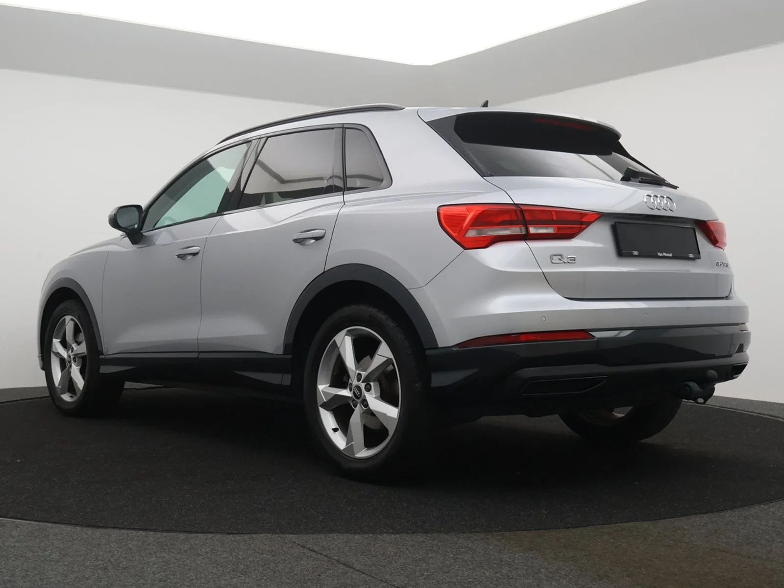 Audi Q3 35TFSI Business Edition Advanced 150PK *AUTOMAAT*VIRTUAL COCKPIT*SHADOW LOOK*TREKHAAK*CRUISE*PDC*APP