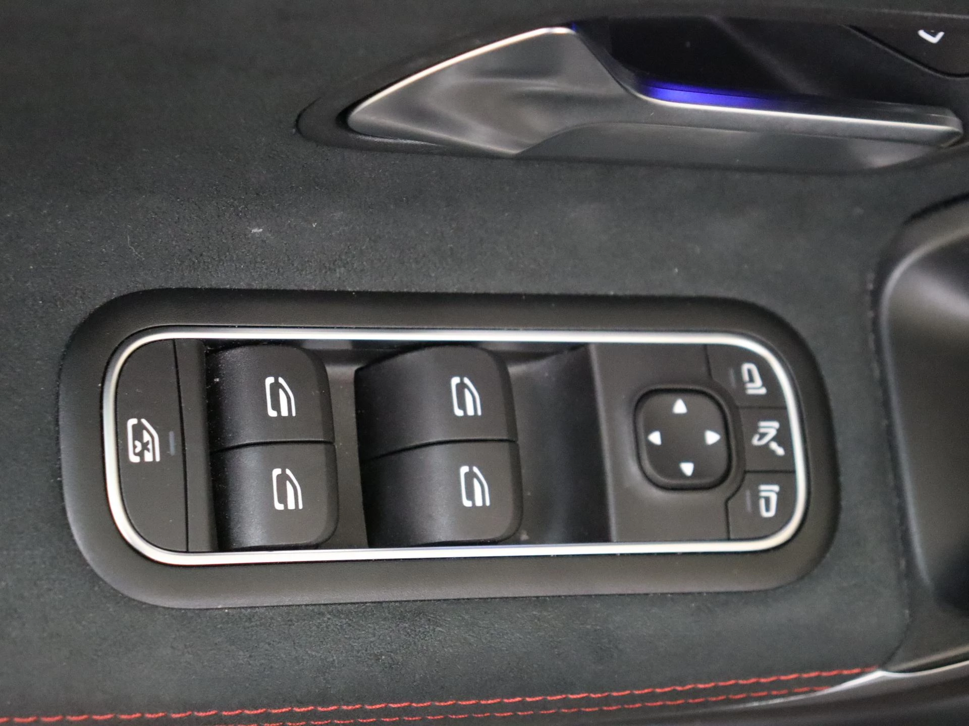 Mercedes-Benz-CLA-image-27
