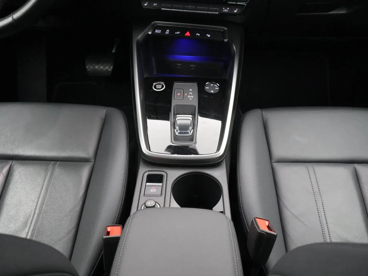 Audi A3 Sportback PHEV Audi A3 Sportback PHEV S line 40TFSIe 204PK *AUTOMAAT*LEDER*PDC*ACC*VIRTUAL COCKPIT*NAVI*APP-CONNECT*AIRCO*...*