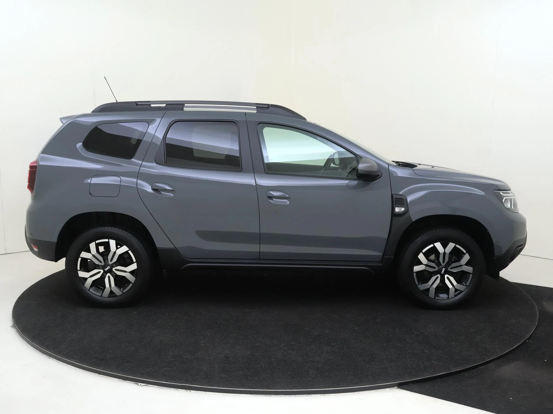 Dacia-Duster-image-8