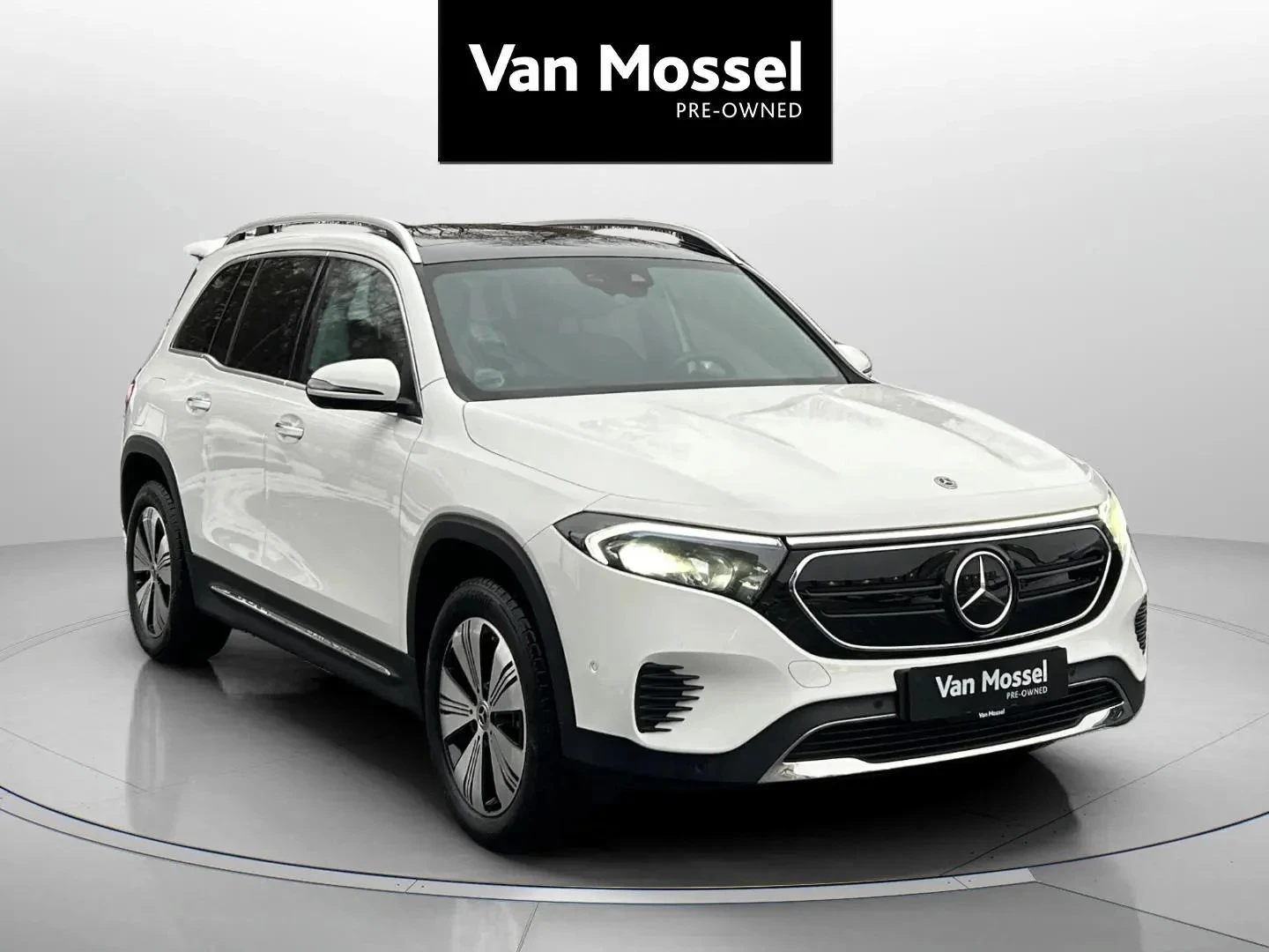 Mercedes-Benz-EQB-image-2