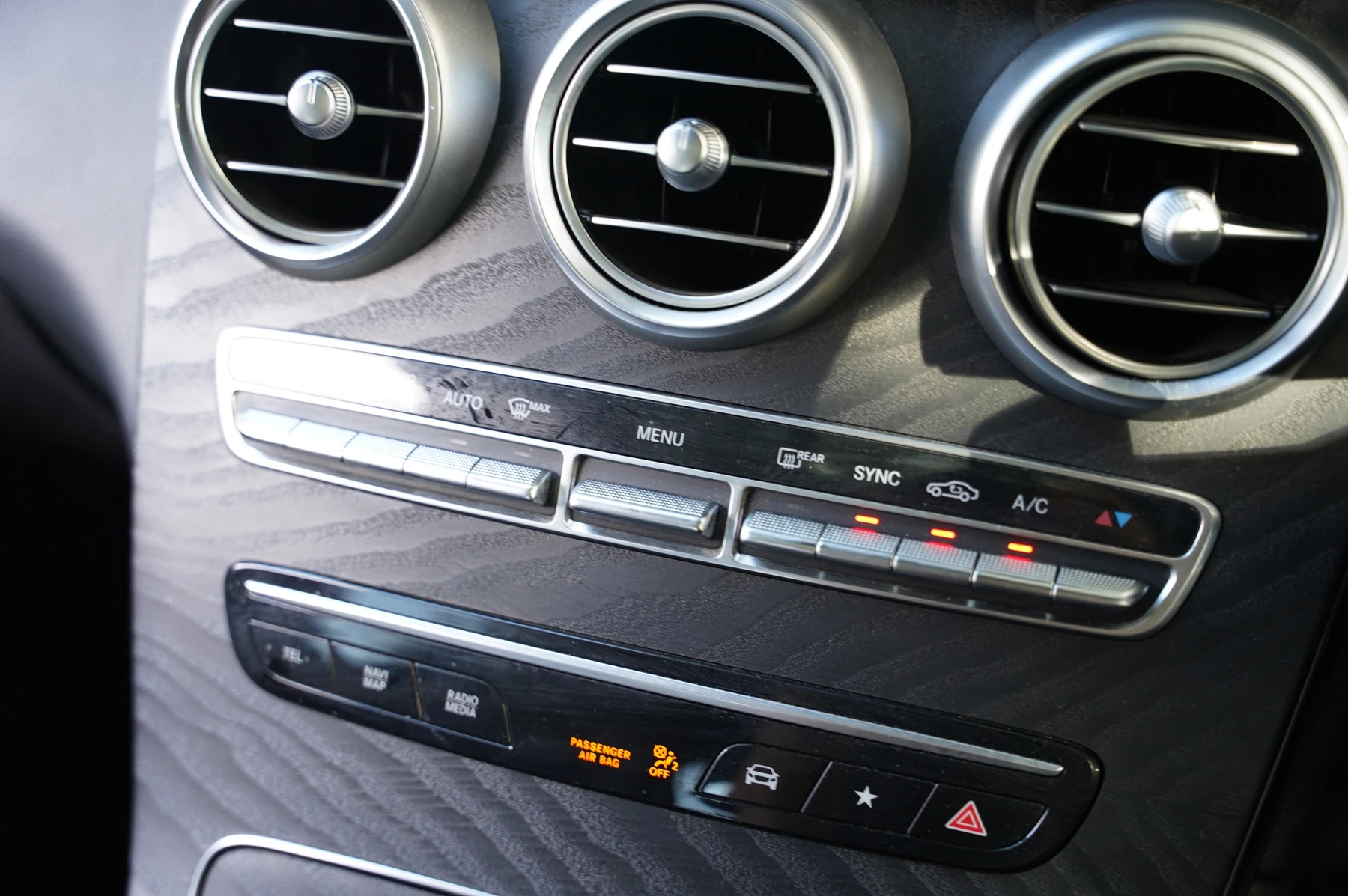 Mercedes-Benz-GLC-image-25