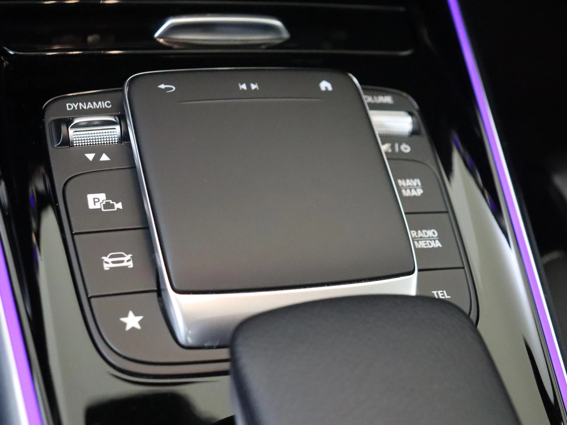 Mercedes-Benz-GLA-image-20