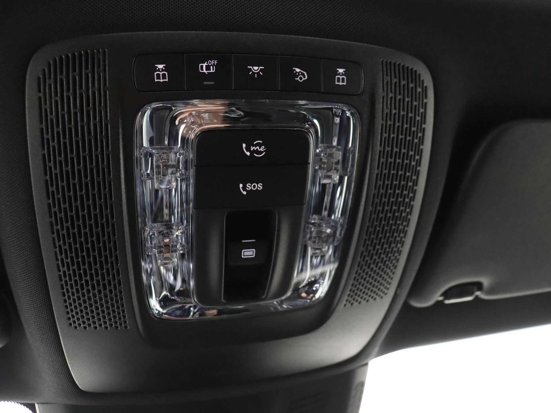 Mercedes-Benz-EQB-image-23