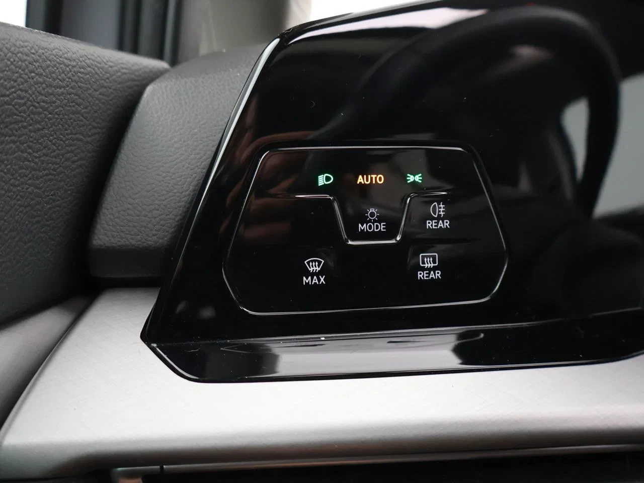 Volkswagen Golf VIII Golf 1.0eTSI 110PK *AUTOMAAT*ALCANTARA*LEDER*PANODAK*CAMERA*ACC*PDC*NAVI*APP-CONNECT*...*