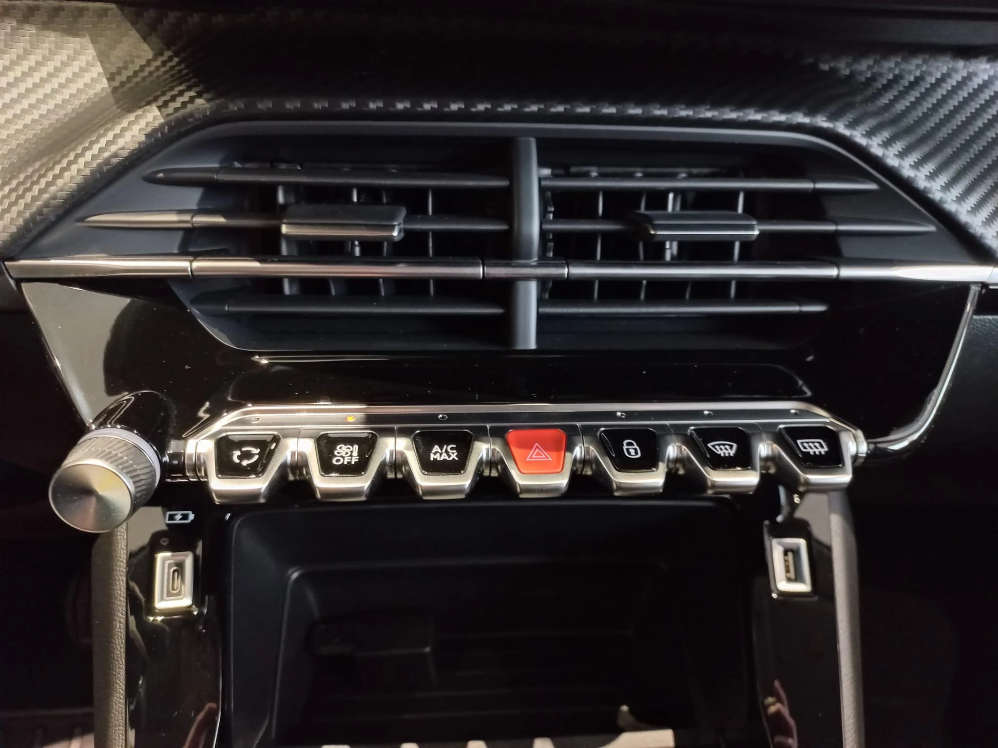 Peugeot-208-image-23