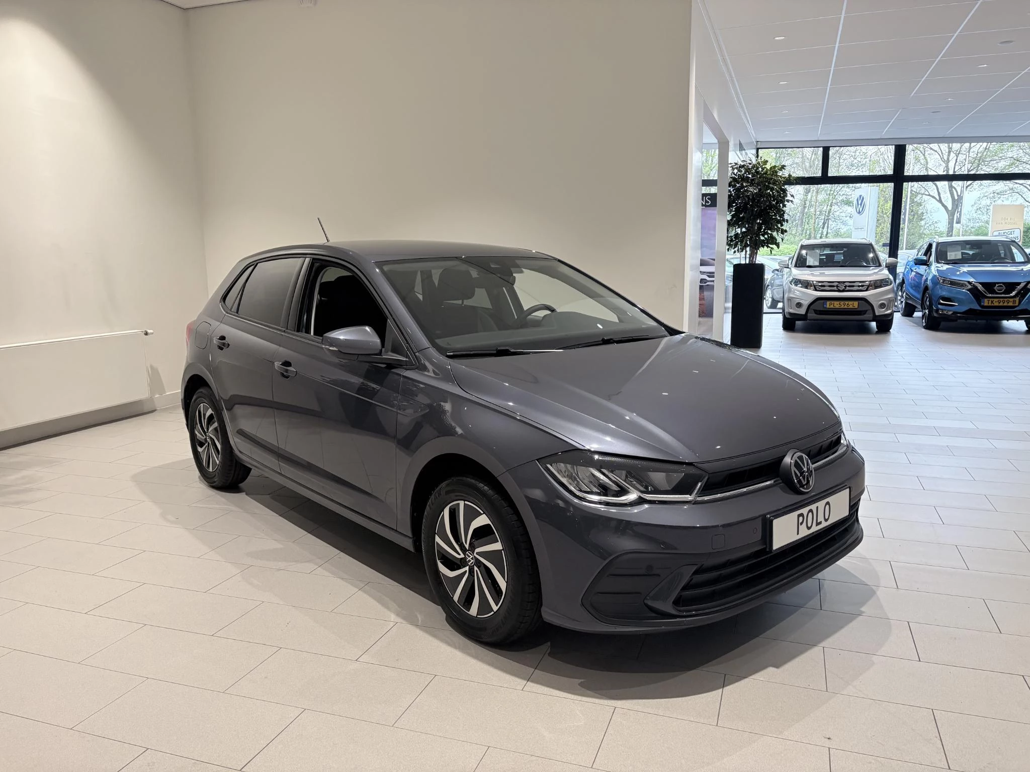 Volkswagen-Polo-image-6