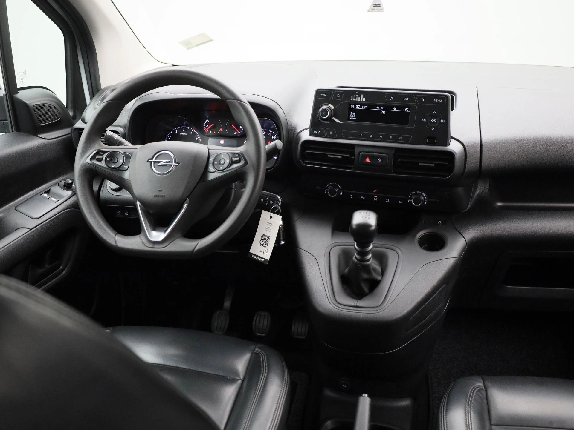 Opel-Combo Life-image-6