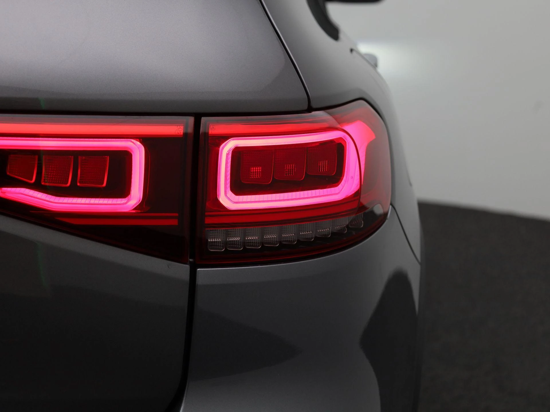 Mercedes-Benz-EQB-image-46
