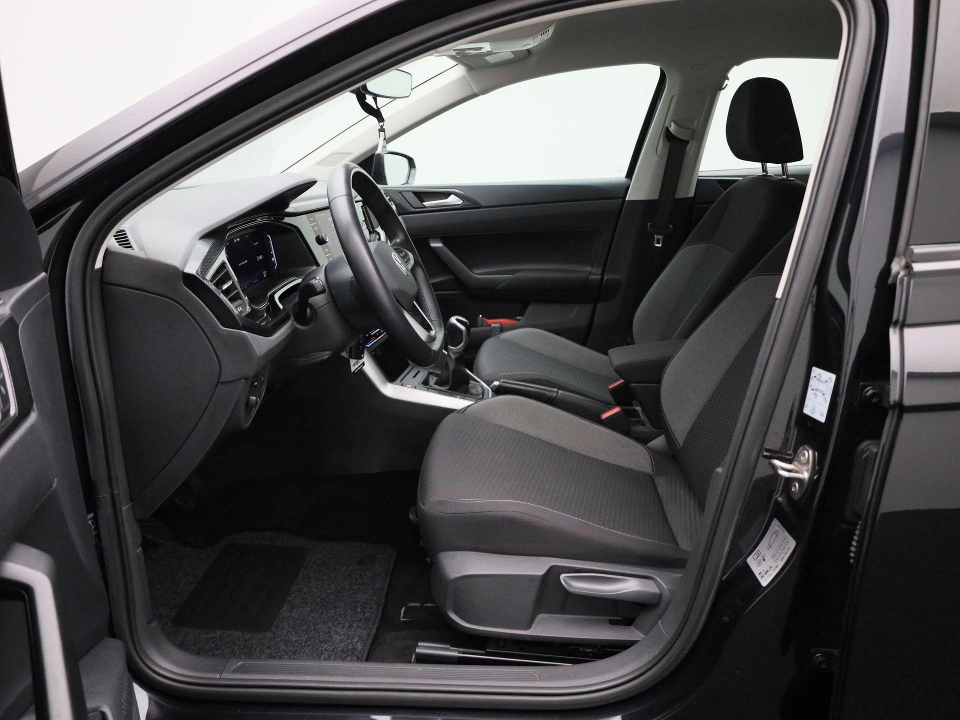 Volkswagen-Polo-image-8