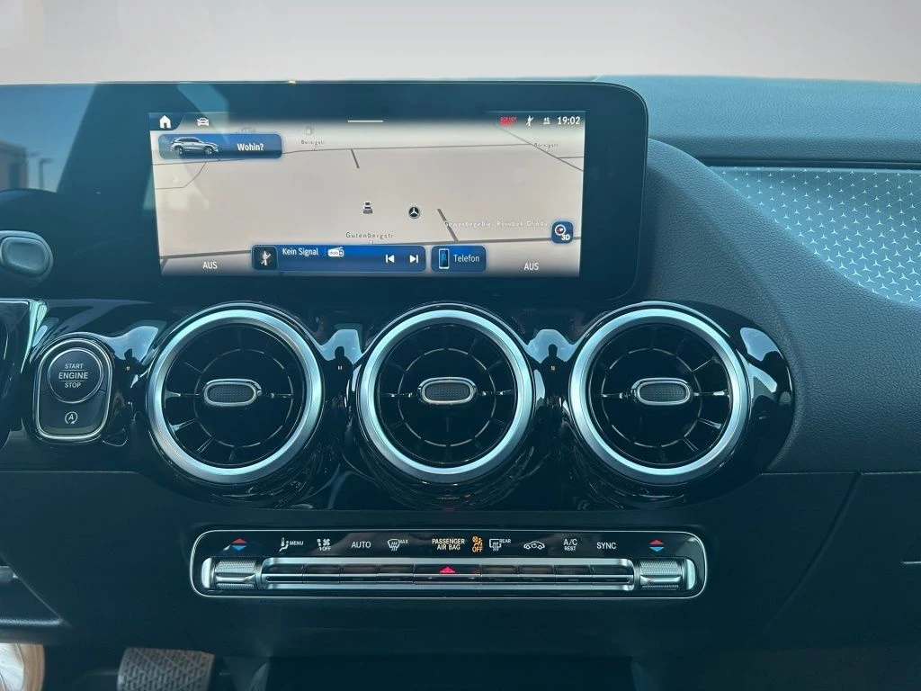 Mercedes-Benz-GLA 200 d-image-7