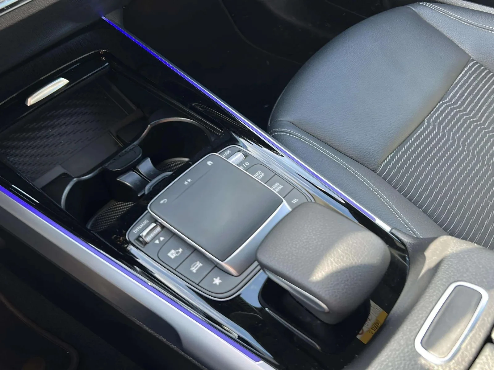 Mercedes-Benz-EQB-image-10