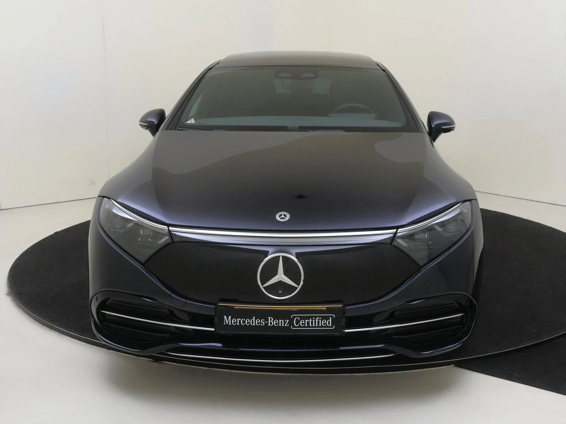 Mercedes-Benz-EQS-image-5