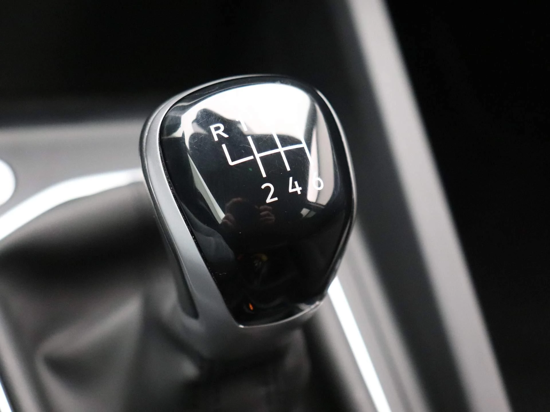Volkswagen-Golf-image-25