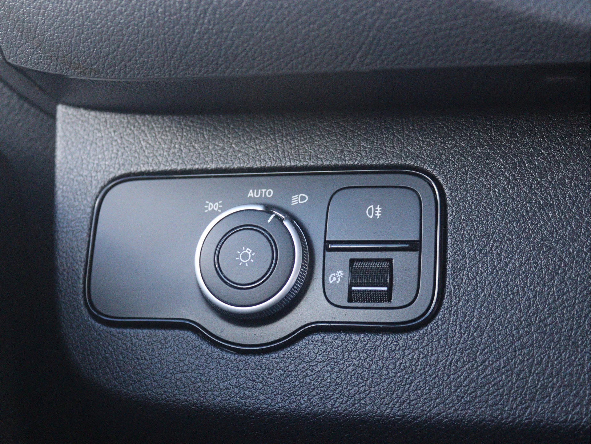 Mercedes-Benz-Sprinter-image-11