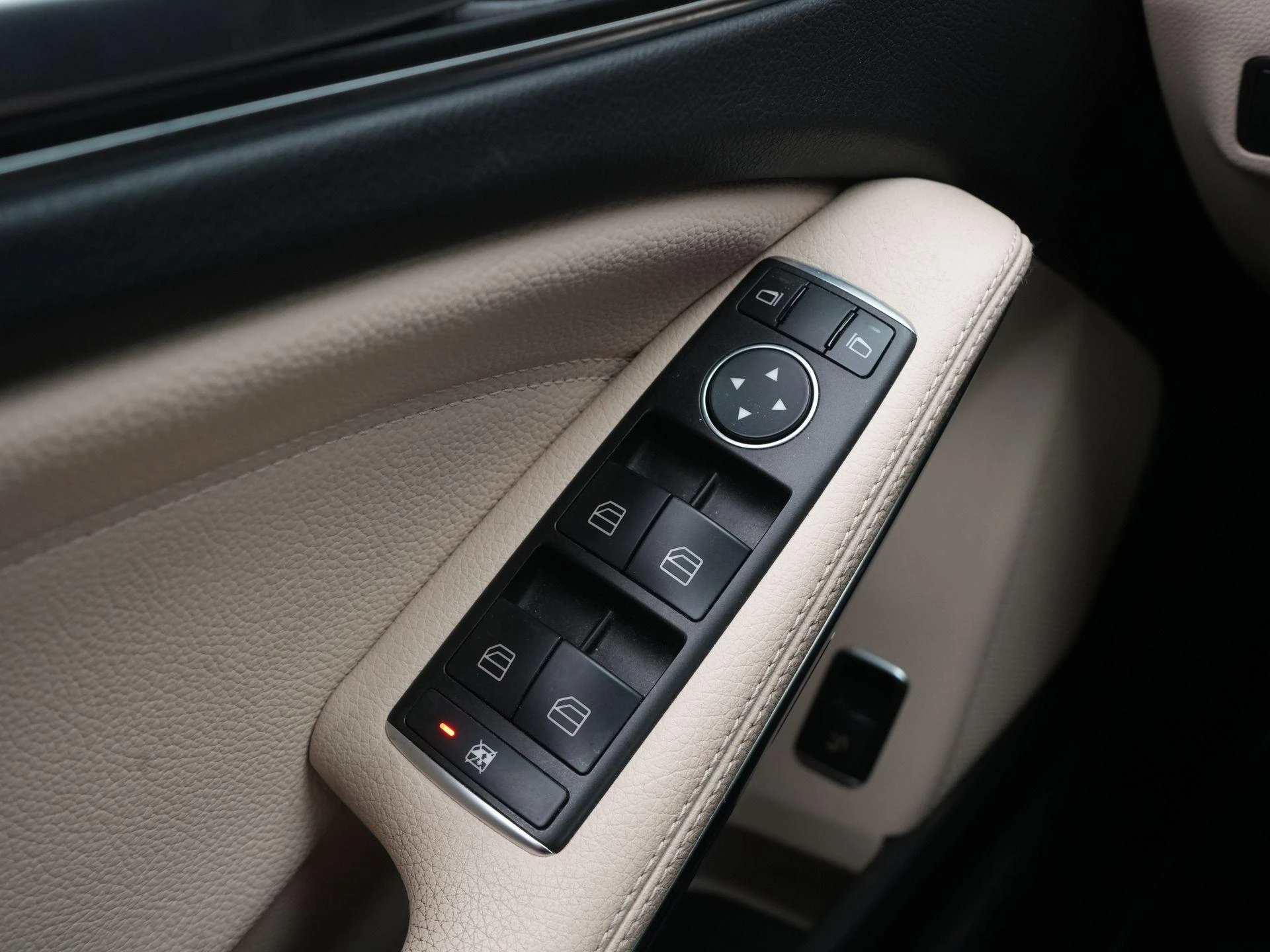 Mercedes-Benz-GLA-image-28