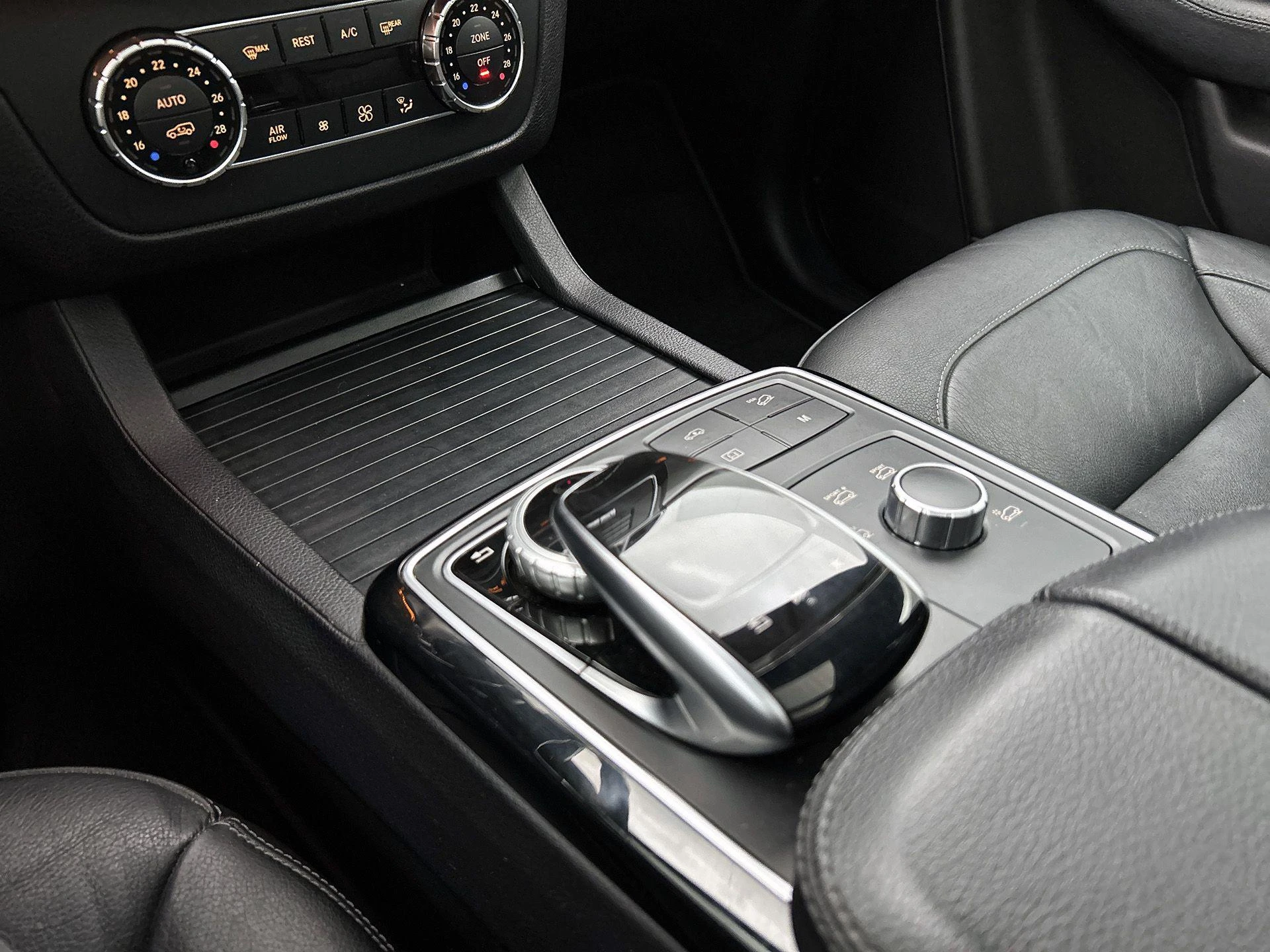 Mercedes-Benz-GLE-image-33