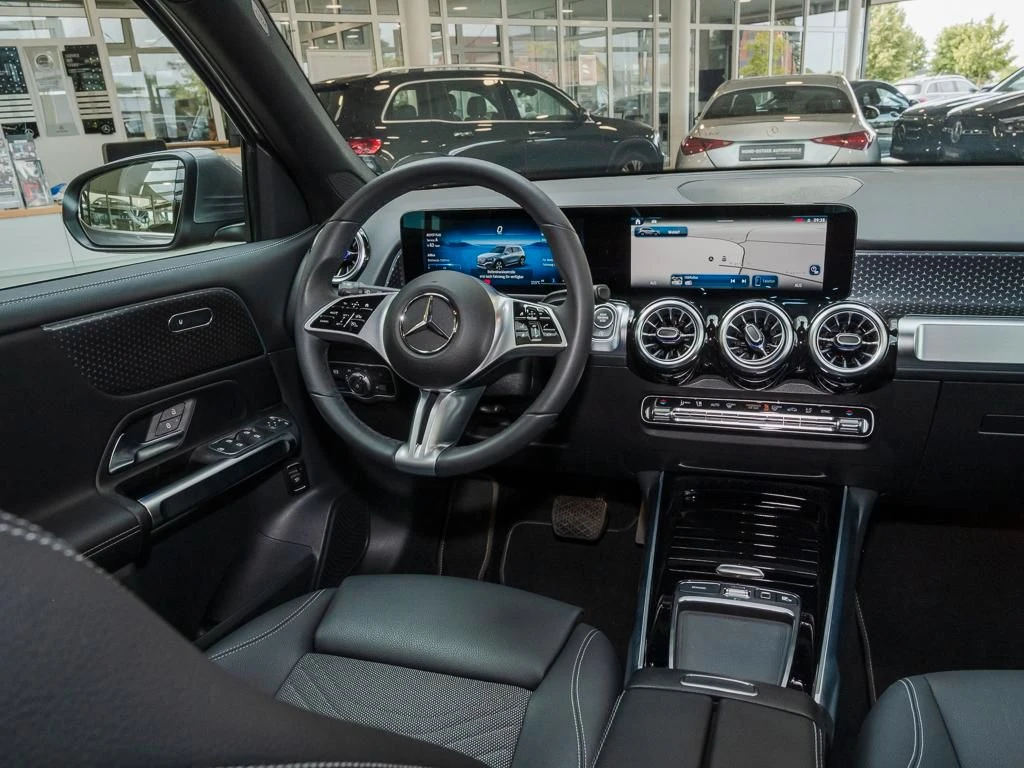 Mercedes-Benz-GLB 200 d-image-9