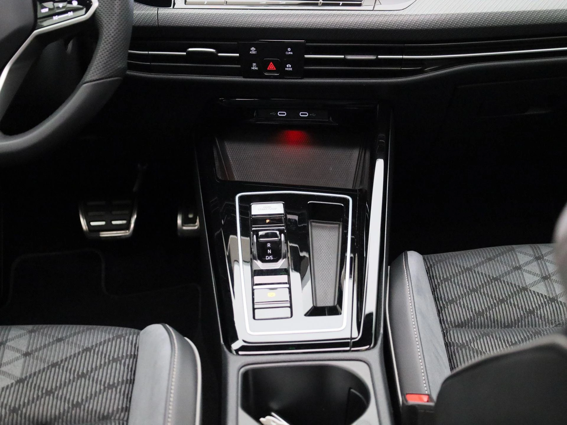 Volkswagen-Golf-image-8