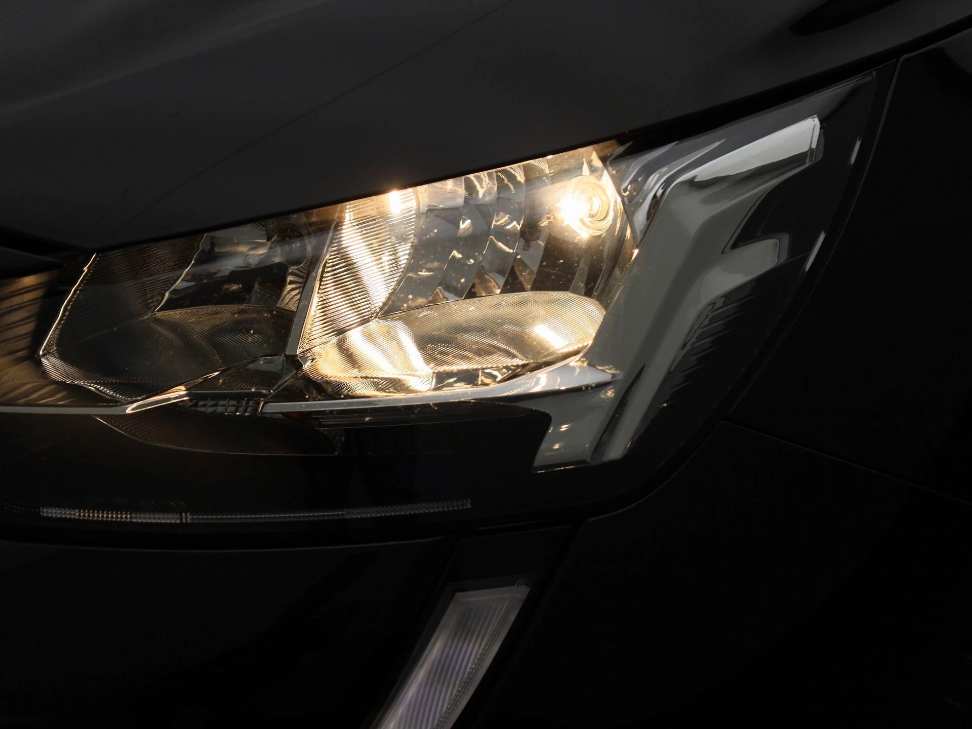 Peugeot-208-image-12